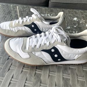 Saucony sneakers; LIKE NEW; NO WEAR; Men’s Size 9